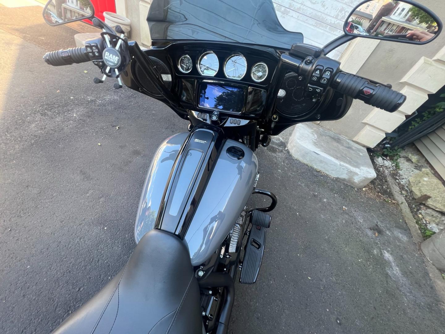 2022 GRAY Harley-Davidson FLHXS - (1HD1KRP18NB) , located at 1018 Brunswick Ave, Trenton, NJ, 08638, (609) 989-0900, 40.240086, -74.748085 - Probably one of the nicest street glides out there for 2022! Lots of extras to customize this bike to perfection! please call for details. 609-273-5100, Anthony - Photo#1